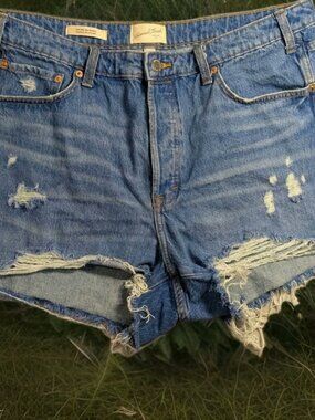 Universal Thread Women's High Rise Mini Shorts Cut-Off Blue Jean Shorts Size 17